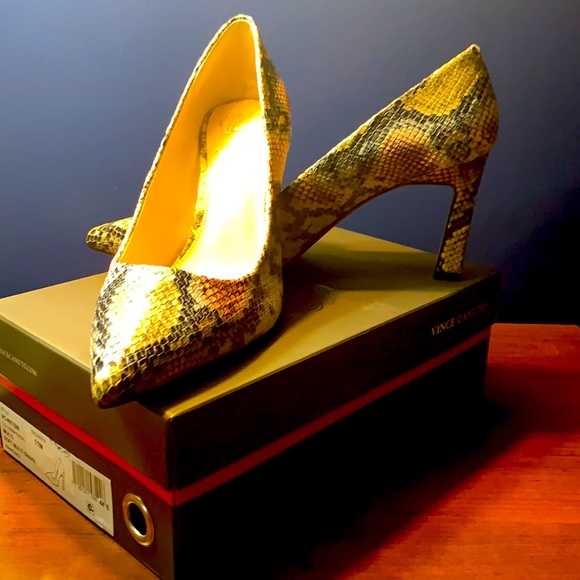 Rare find 11M! Sexy snake print with shades of blues, grays, purple and cream. - Picture 2 of 3